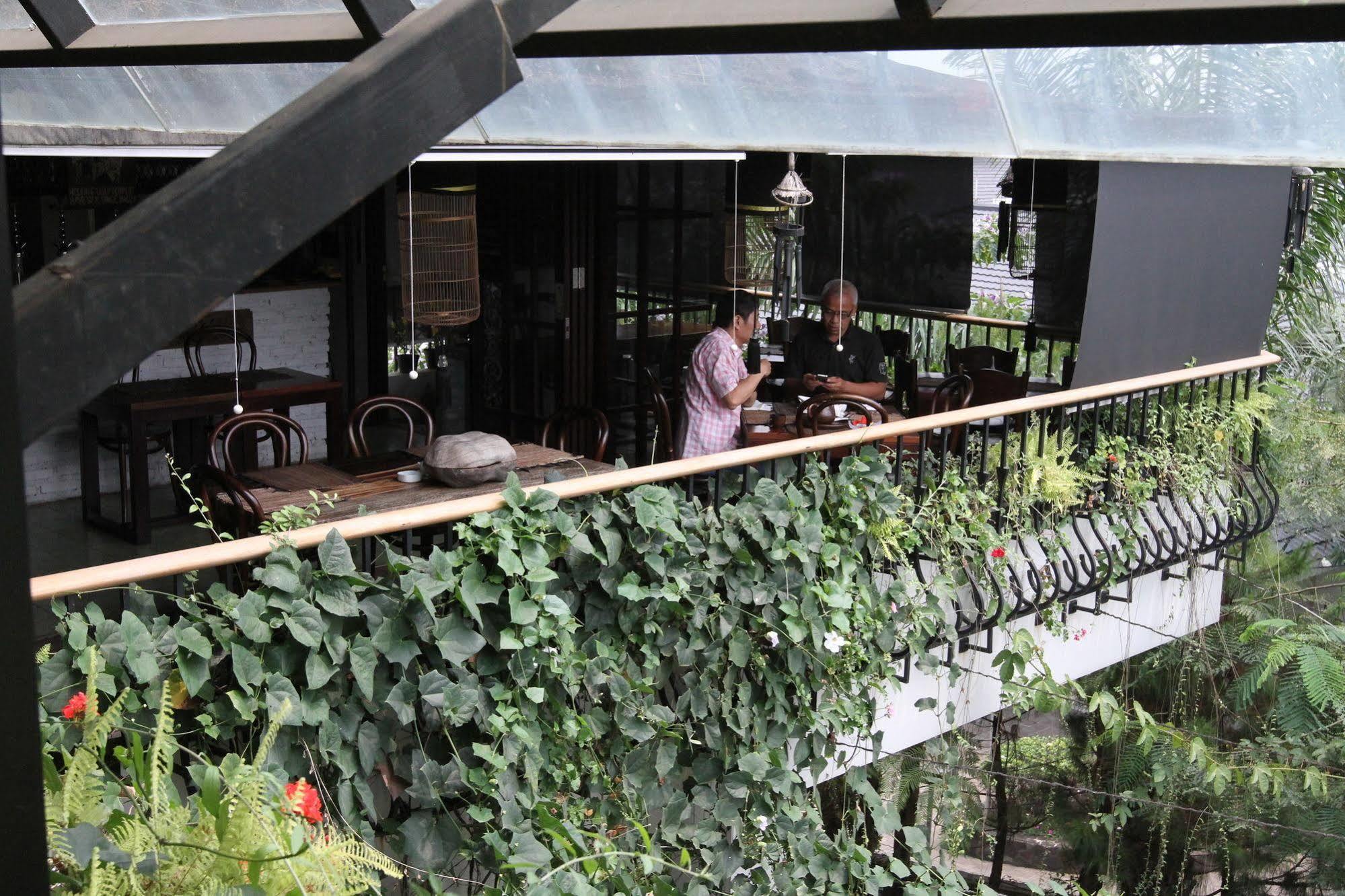 Capital O 852 The Silk At Dago Hotel Bandung Kültér fotó